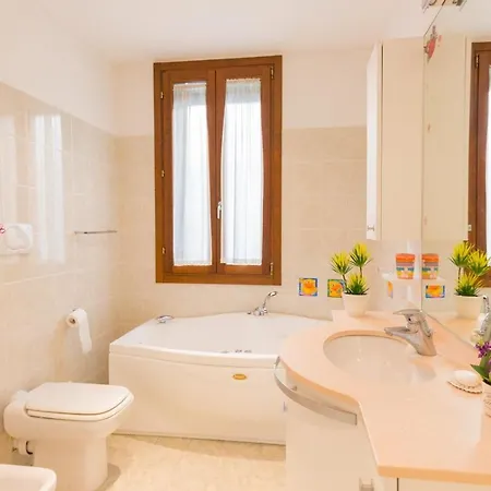 Ca' Lunetta - 5' From St. Square Apartman *